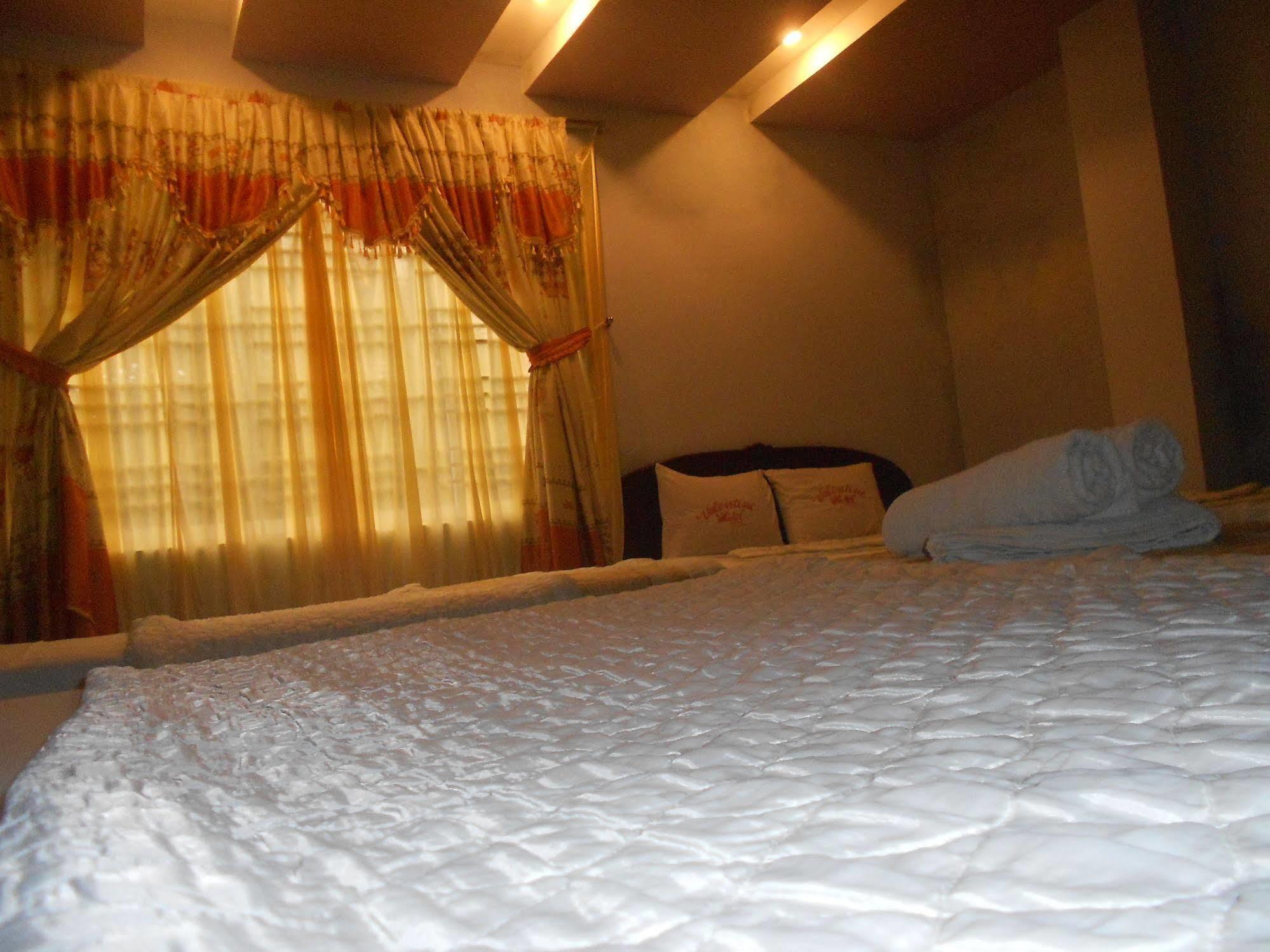 Valentine Hotel هوي المظهر الخارجي الصورة